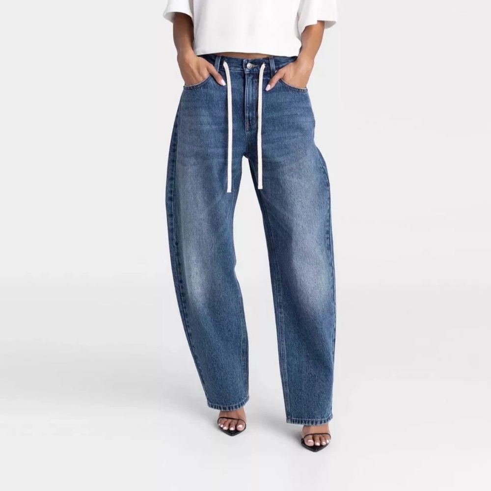KBB by KAHLANA Women’s Mid-Rise Barrel Leg “ The Lynnox Jean”